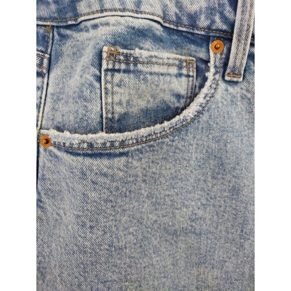 Universal Thread High-Waisted Denim Skirt With Front Slit Size 17 Light Wash - Picture 6 of 10